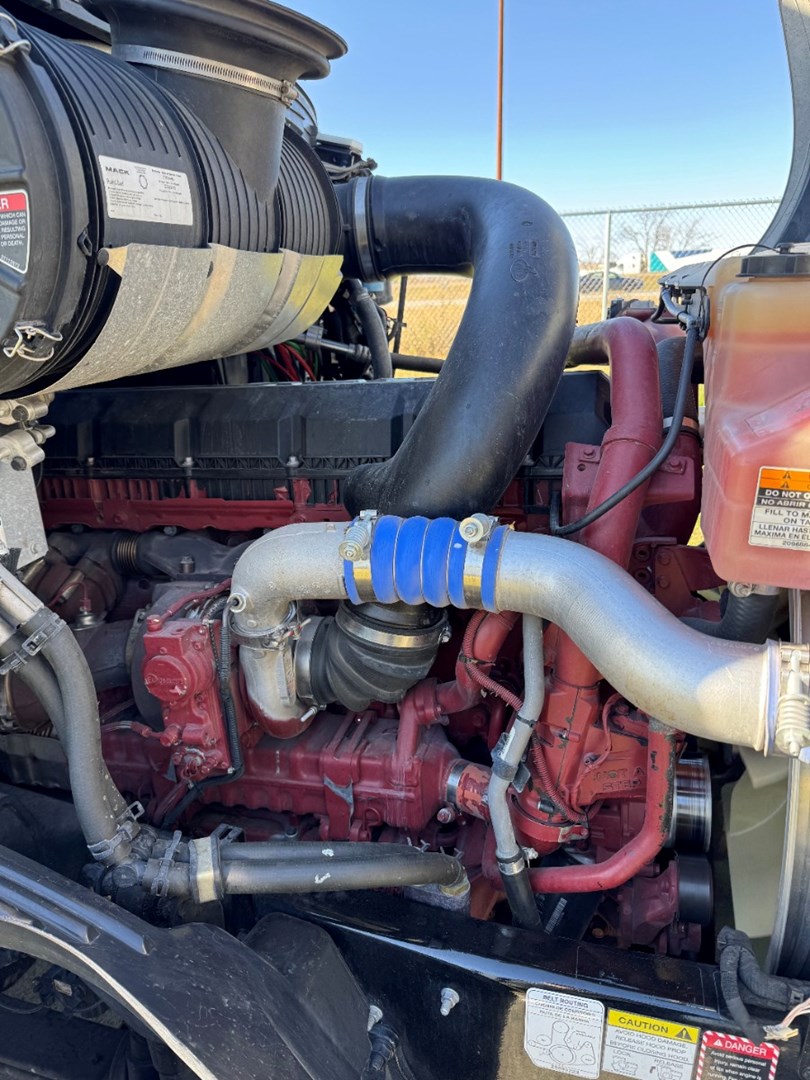 2022 Mack Anthem 64T Sleeper - image 10